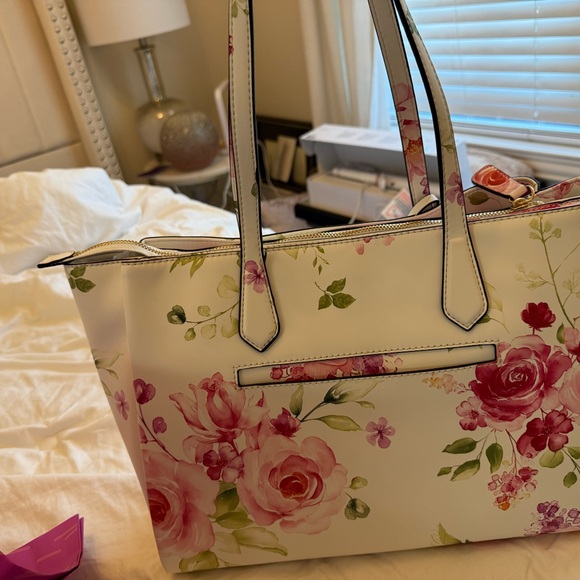 Brand new GUESS Pink Floral Tote Bag - Picture 2 of 3